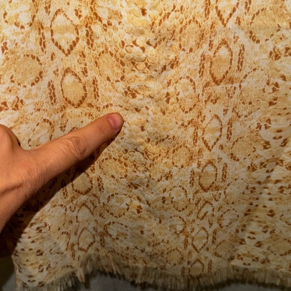 Show Me Your Mumu Gold Python Print Button Down Raw Hem Hi Lo Top Size XL - Picture 8 of 8